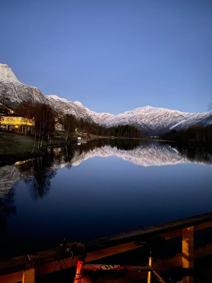 House On The Lake Bogen Екстер'єр фото