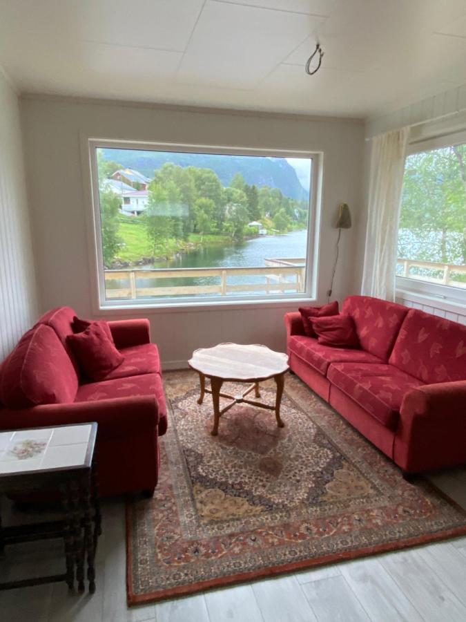 House On The Lake Bogen Екстер'єр фото
